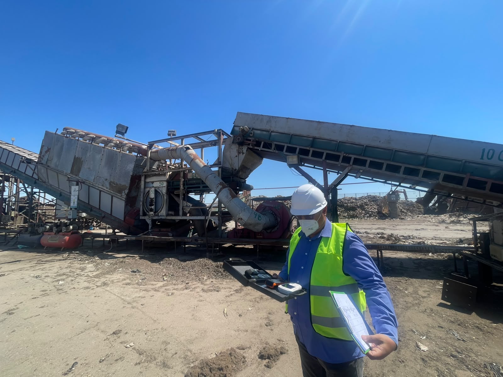 معاينة وحدات ومخازن المخلفات الخطرة